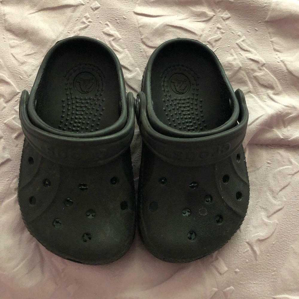 Black crocs for toddlers. Great for boys or girls.